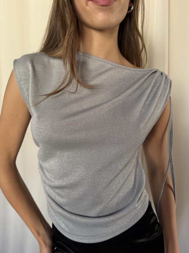 Z6723 Remera lurex frunce hombro