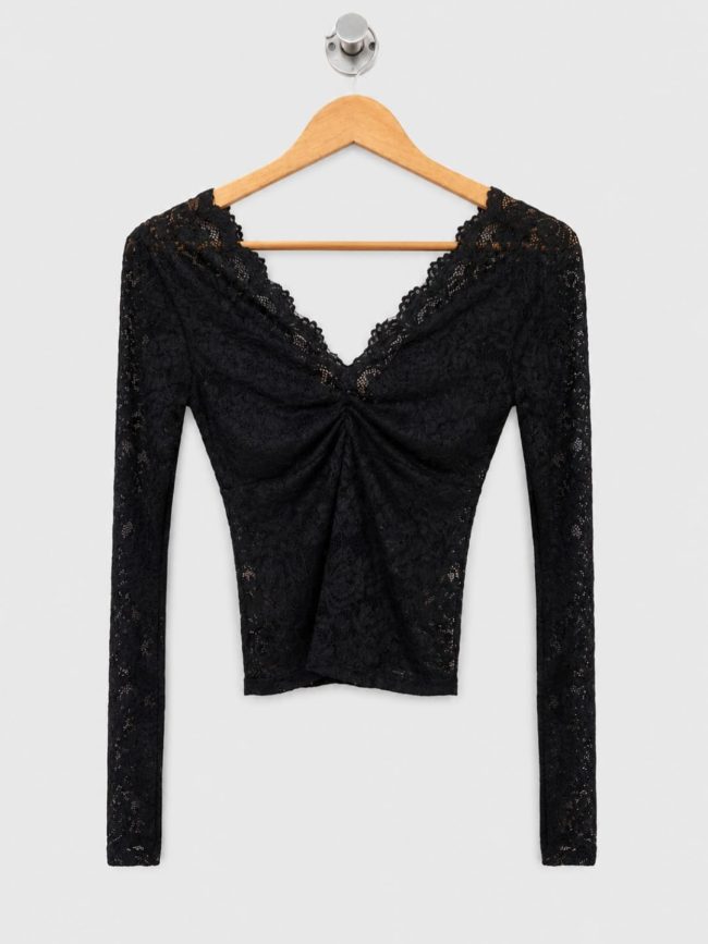 R7211 Remera Encaje Escote profundo